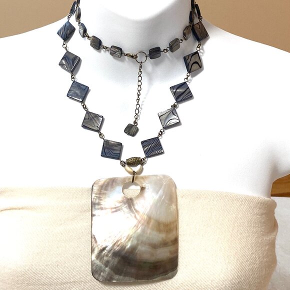 Rainbow Abalone Pendant & Dark Blue Mother of Pearl Bronze Link Long Necklace - Picture 4 of 15